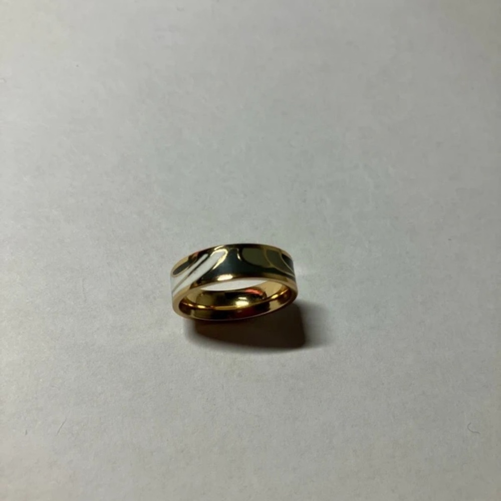 Elegant Gold and Silver Women's Ring